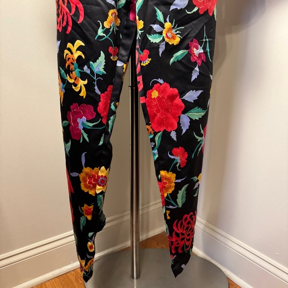 NATORI Floral 2 Piece Satin Long Sleeve Shirt & Pant Pajama Set BLACK / MEDIUM - Picture 4 of 14